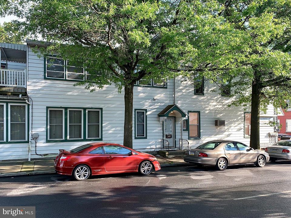 2nd image of 302 S 5th St