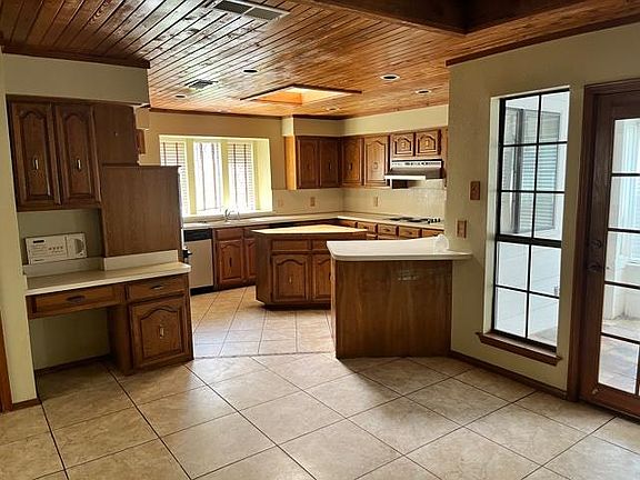3rd image of 1305 Green Hills Ct
