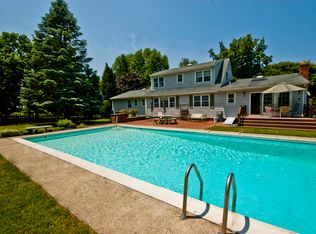 3 Oak Rd, Setauket, NY 11733