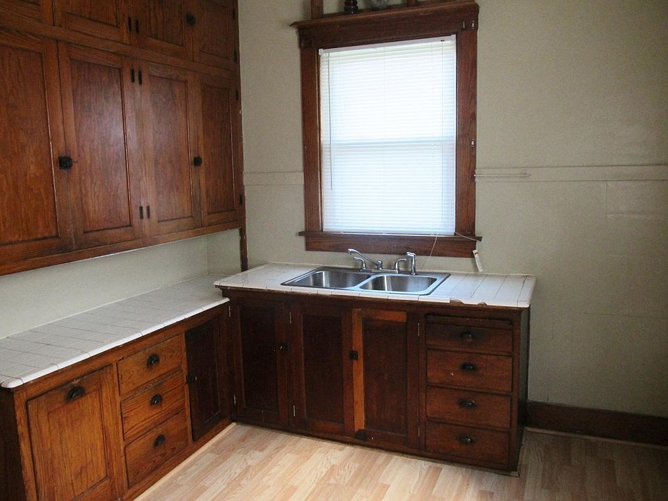 2nd image of 545 Tracy St