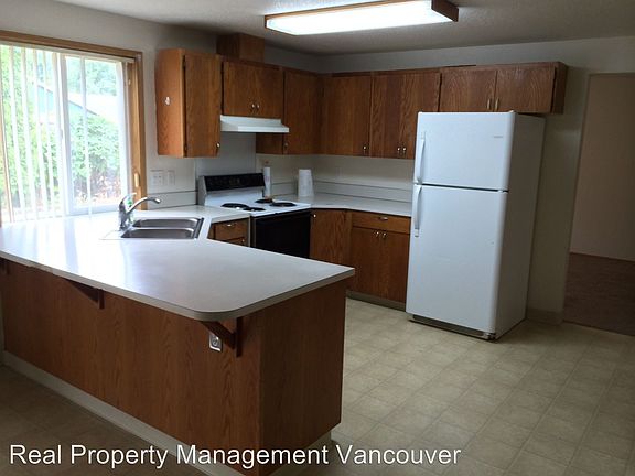 3rd image of 808 SE 143rd Ave