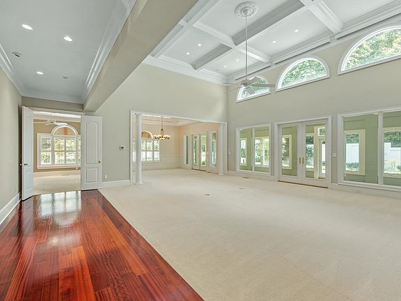5th image of 524 Woodfern Ct