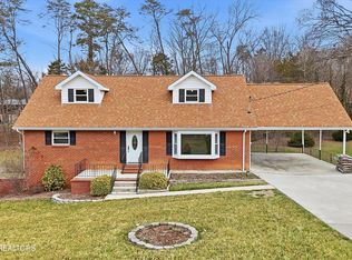 168 Cumberland View Dr, Oak Ridge, TN 37830