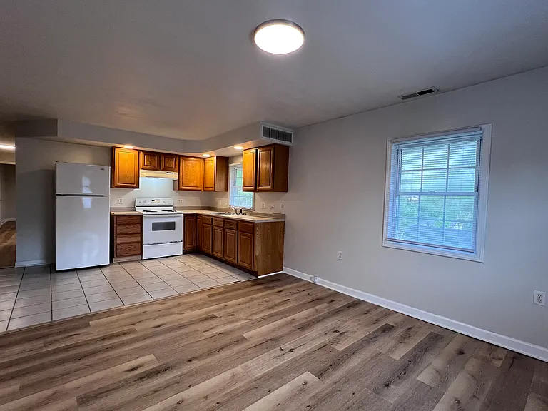 325 S Courtland Ave #4 — Photo 3