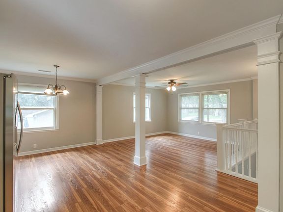 4th image of 2103 Foxdale Dr