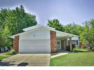 7142 Fox Hill Dr, Solon, OH 44139