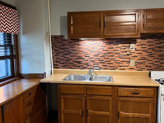 3rd image of 1522 Washington St #2