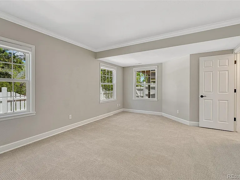 9885 Greensview Cir — Photo 40