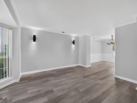 5th image of 729 Stonebrook Dr