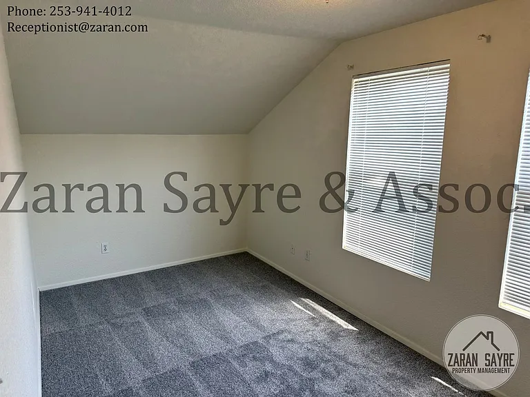 709 9th St SE — Photo 17