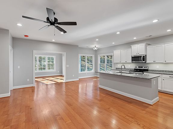 3rd image of 155 Vinnie Ave NW