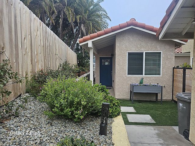 Front view.
one bed plus office.
all utilities paid including internet
