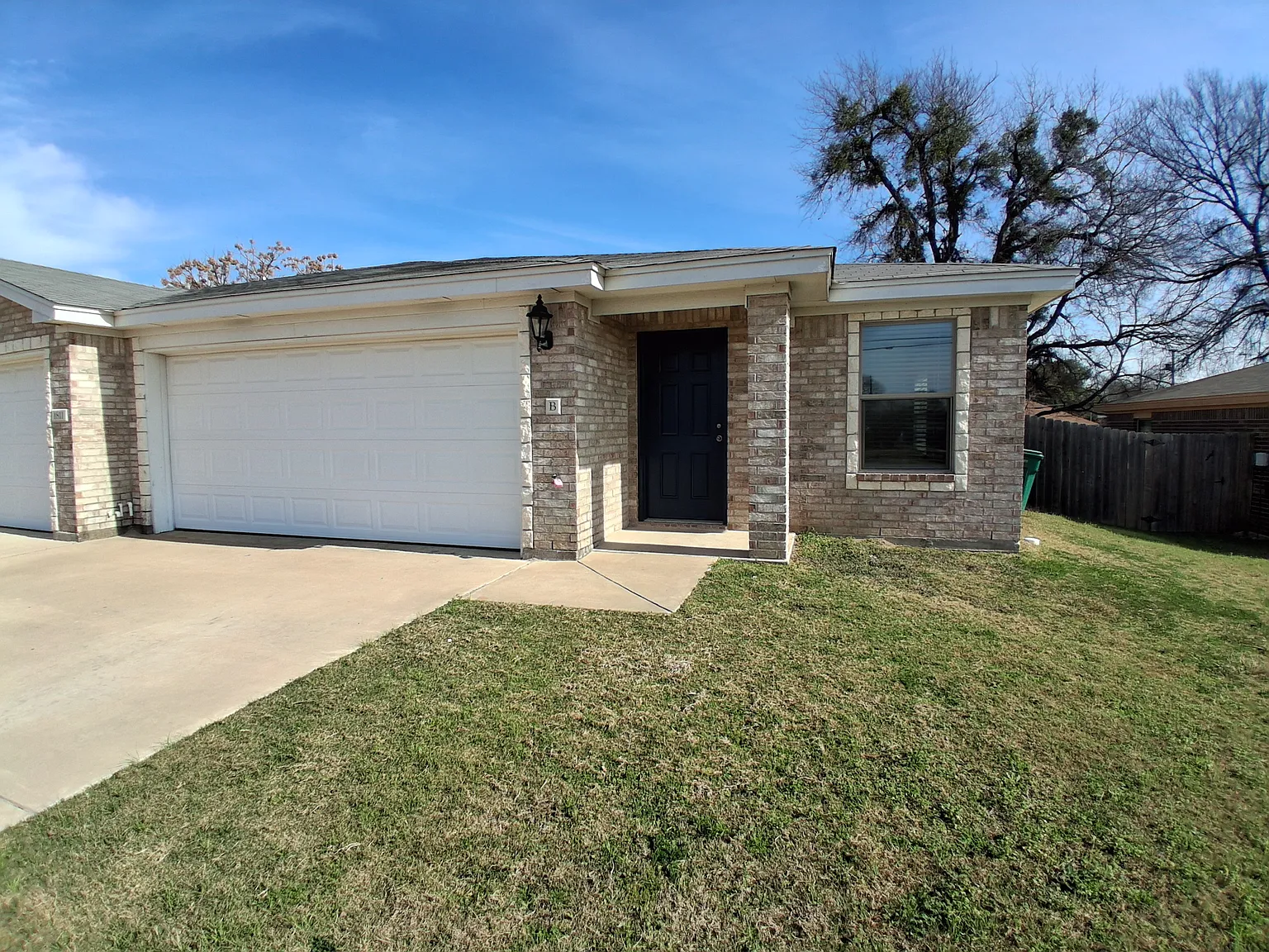1811 Indian Trail - B — Photo 1