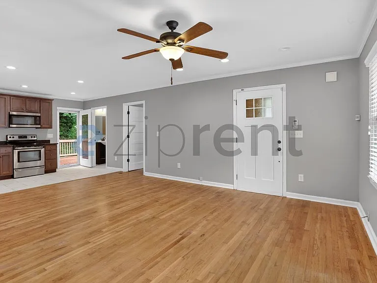 1404 Lockwood Dr SW — Photo 7