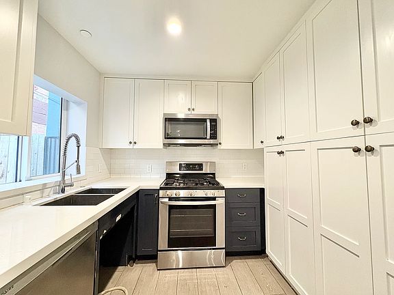 5th image of 6033 Romaine St #S3