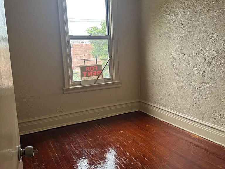 Bronxwood Ave — Photo 2
