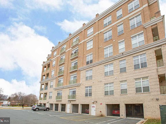 2nd image of 810 Belmont Bay Dr APT 106