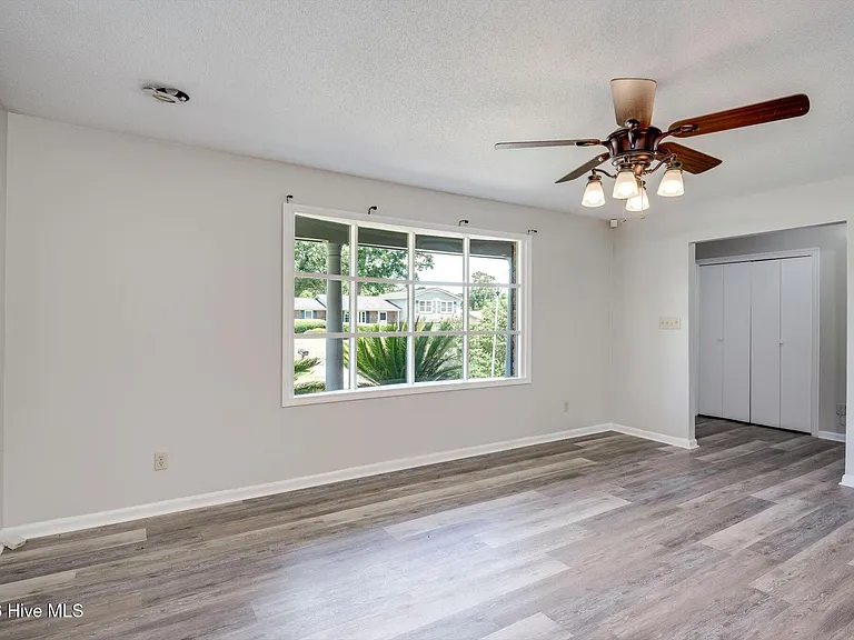 152 Holiday Dr — Photo 11