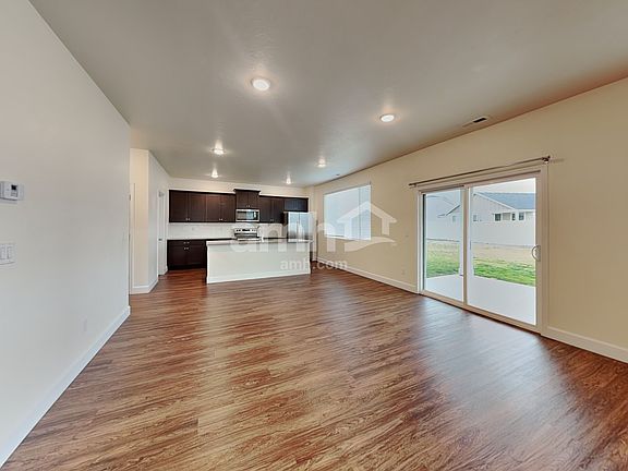 5th image of 884 N Garnet Creek Ave