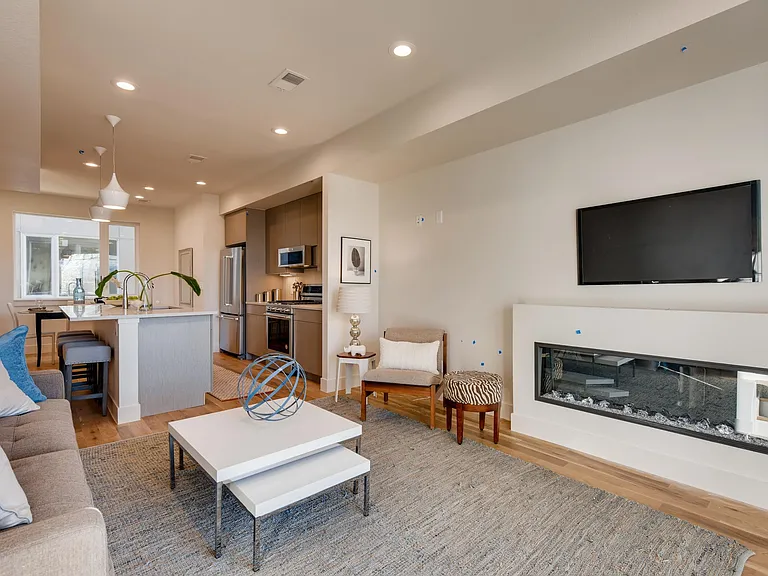 4457 E Warren Ave — Photo 10