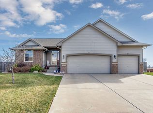 8932 N Ridgewood Ct, Valley Center, KS 67147