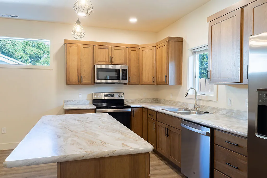 2 bed, 900 sqft, $1,700 — Photo 1