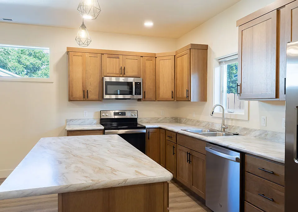115 Alderson Ave