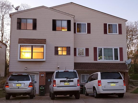 2nd image of 1521 Stoney Ln #A