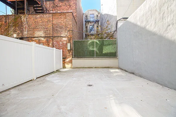 Rented by Paramount And Bond Real Estate | media 5