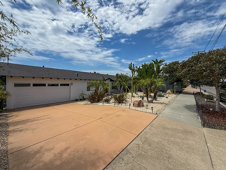 1718 Legaye Dr — Photo 1