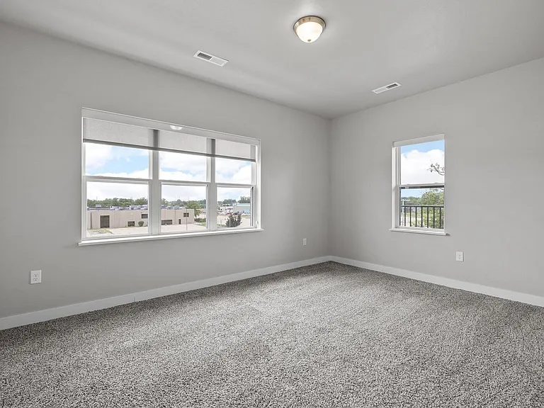 255 Robins Rd — Photo 47