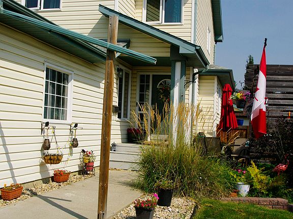3rd image of 25 Hansen Close
