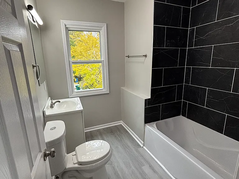 366 Taft Pl — Photo 6