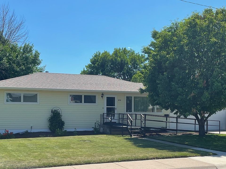 1st image of 404 Riverview Dr E