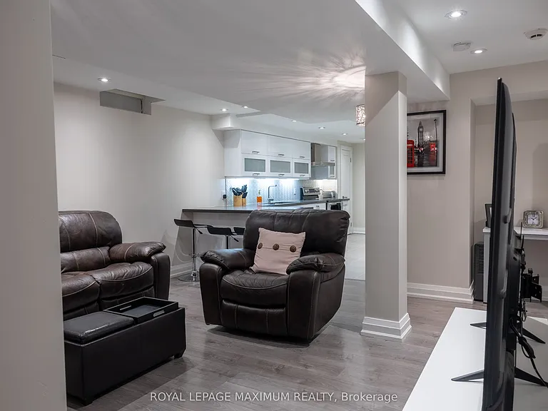 19 Corner Brook Cres #BASEMENT — Photo 7