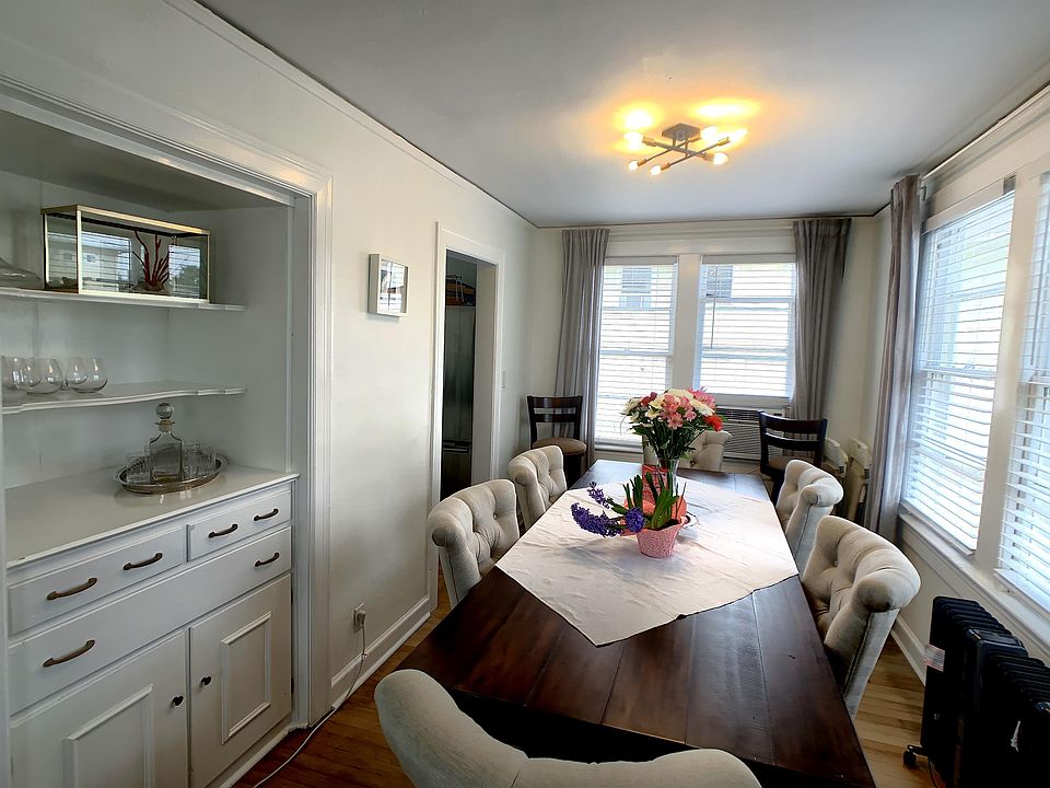 Full dining room