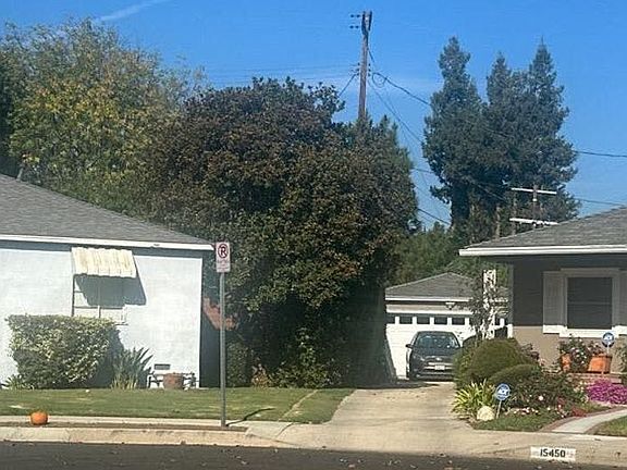 3rd image of 15453 Blucher Ct