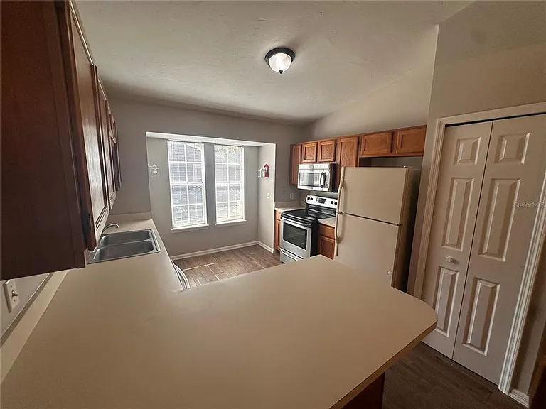 439 NW 50th Blvd — Photo 5