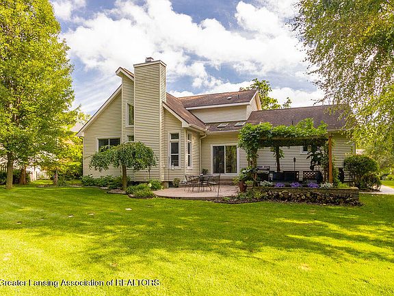 3rd image of 5911 Coventry Cir
