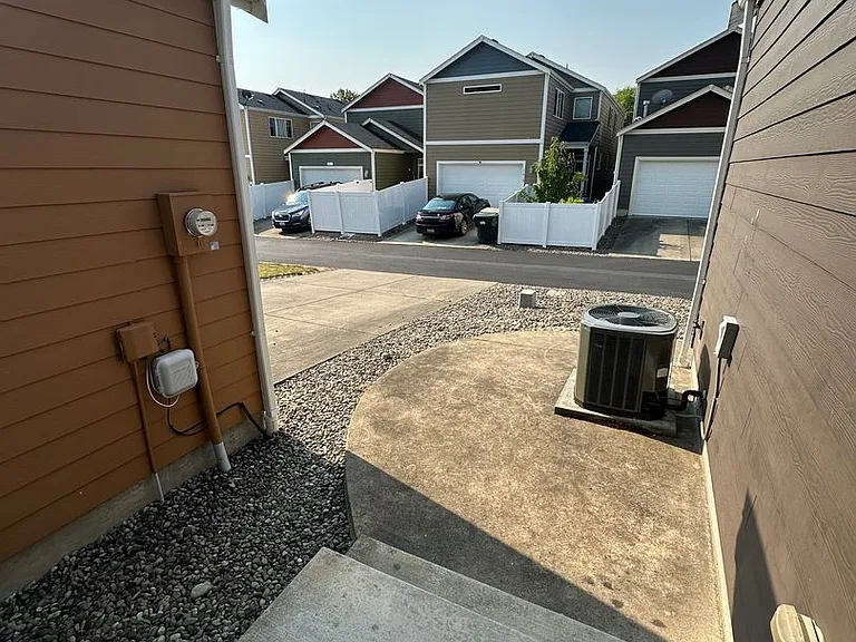 7613 Columbia Way NE — Photo 10
