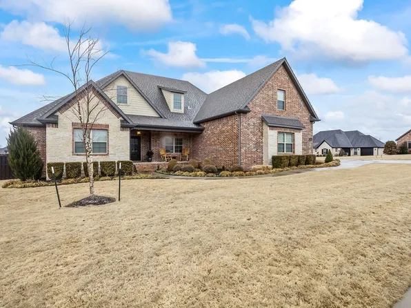 209 N Gleneagle Dr, Cave Springs, AR 72718