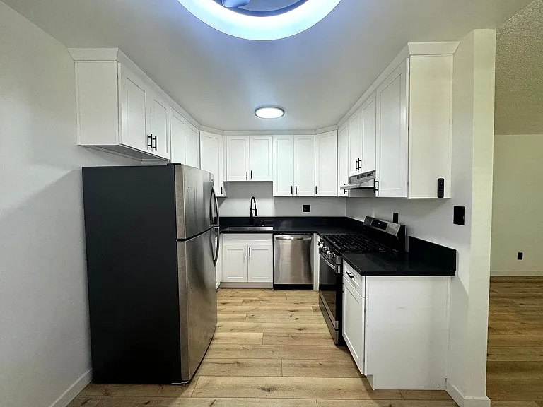 2535 Kansas Ave — Photo 1