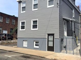 208 35th St #210, Union City, NJ 07087