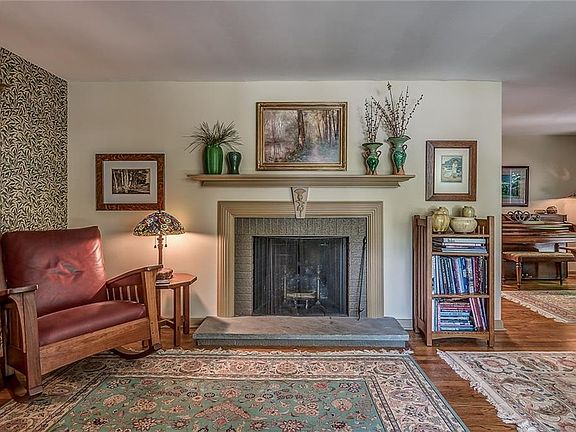 5th image of 108 Southfield Dr