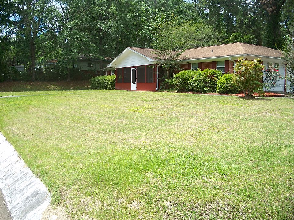 Oversized Front Lawn