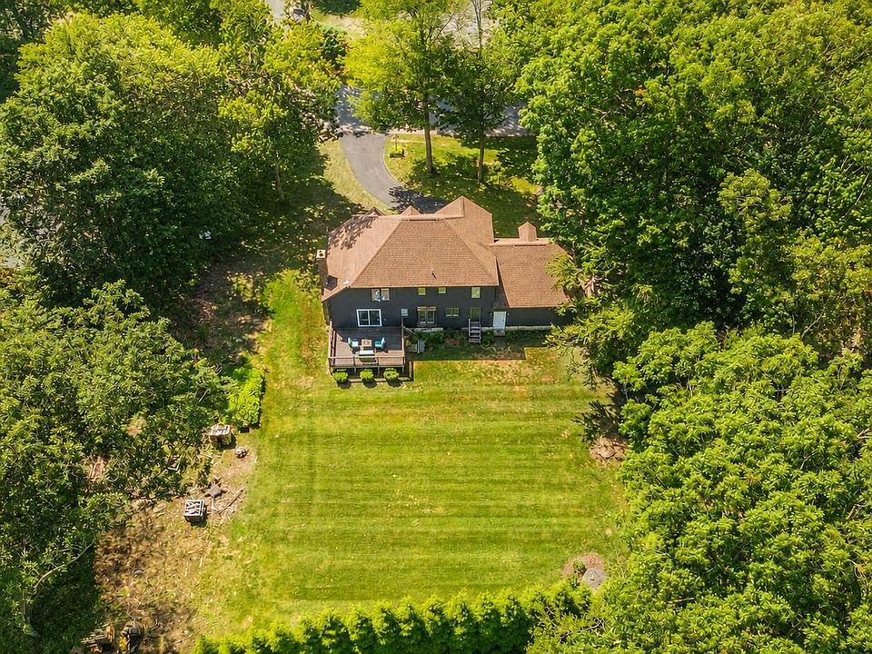 2nd image of 9 Stowecroft Drive