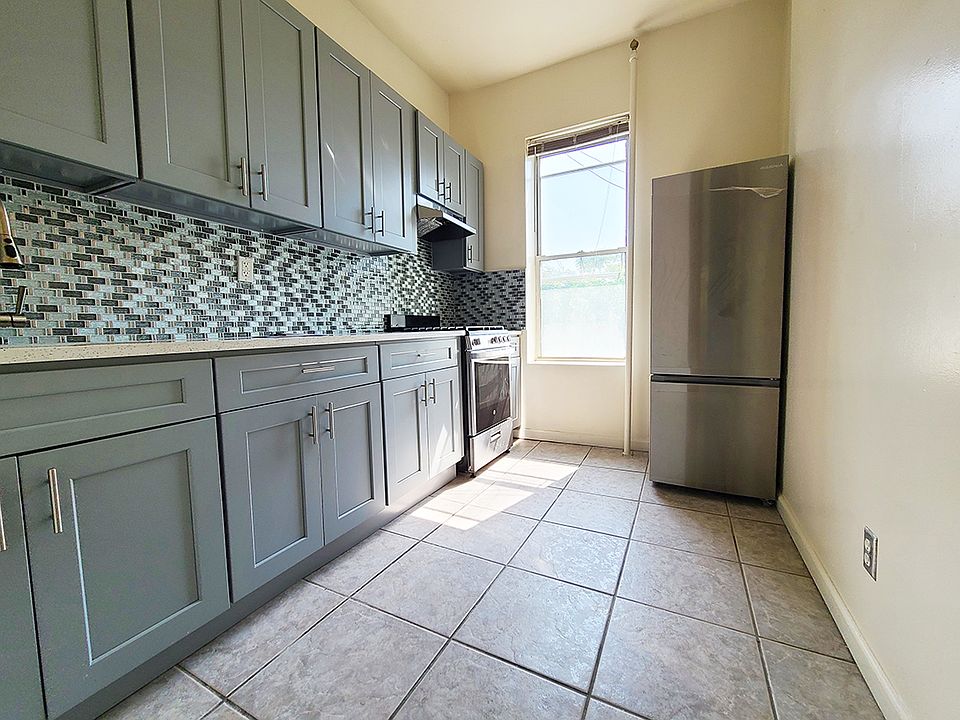 1st image of 522 Macdonough St Fl 3