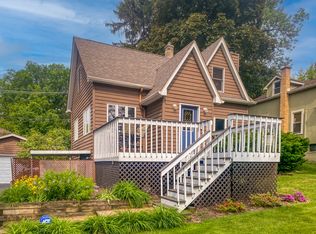 160 Wildwood Rd, Algonquin, IL 60102