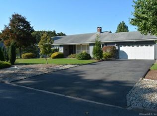 67 S Farms Dr, Manchester, CT 06040