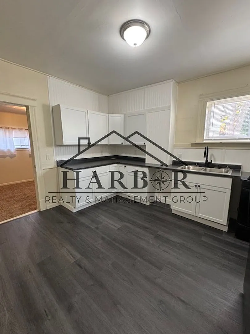 1/2 Off first full month of rent! — Photo 1